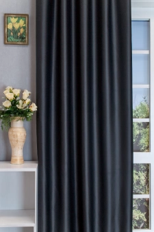 PETER 33 –  Fekete színű sima szövésű üni dimout sötétítő függöny  egyedi méretre varrva