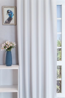 PETER 1 – Szürkés törtfehér színű sima szövésű üni dimout sötétítő függöny   egyedi méretre varrva