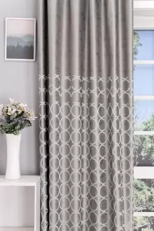 Larix szürke színű karikás sötétítő függöny egyedi méretre varrva