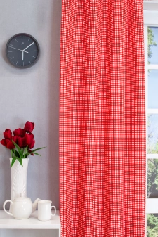 Piros színű kiskockás dekor anyag,egyedi méretű asztalterítő egyedi méretre varrva