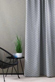 Playa - Fekete színű kétoldalas, geometrikus mintájú kültéri dekor egyedi méretre varrva