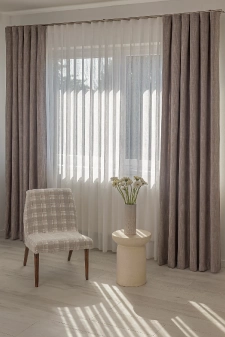 Silas - Szürkés barna színű szórt mintás, puha zsenília dekorfüggöny egyedi méretre varrva