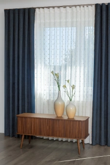 Edward - Sötétkék színű kordbársony felületű blackout függöny egyedi méretre varrva