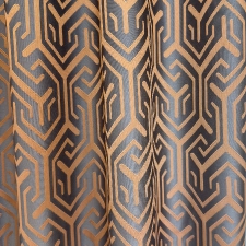 Lucas - Rozsdabarna-szürke színű, geometrikus mintás, szaténfényű jacquard dekorfüggöny egyedi méretre varrva