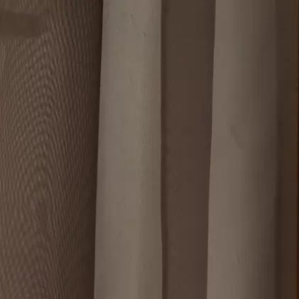 Csokoládébarna színű voile függöny egyedi méretre varrva