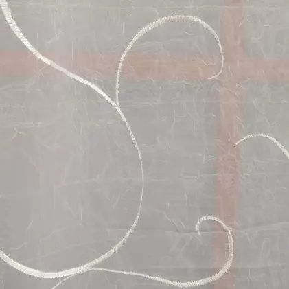 Ekrü színű hímzett gyűrt voile függöny egyedi méretre varrva