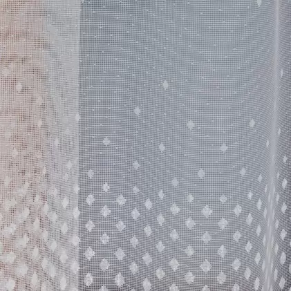 Tört fehér színű rombuszmintás jacquard függöny egyedi méretre varrva