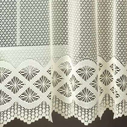 Ekrü színű, vasaláskönnyített fényáteresztő jacquard függöny, szövött rács és hullám mintával egyedi méretre varrva