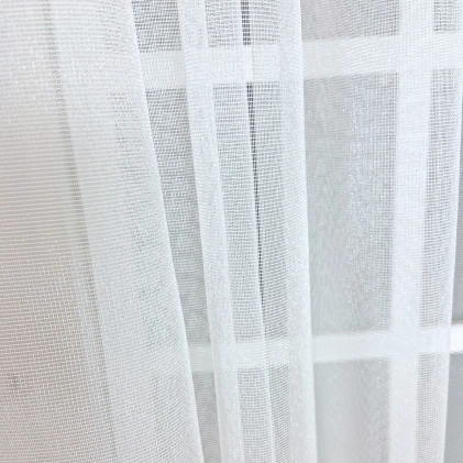 Mira - Tört fehér színű csillogó dreher organza függöny egyedi méretre varrva