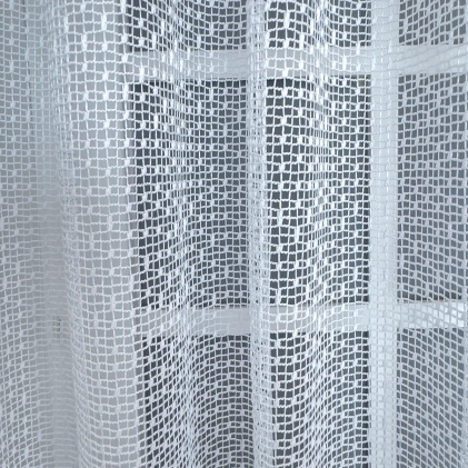 MACSKAÁLLÓ - Szórt apró rácsmintás, fehér színű jacquard függöny egyedi méretre varrva