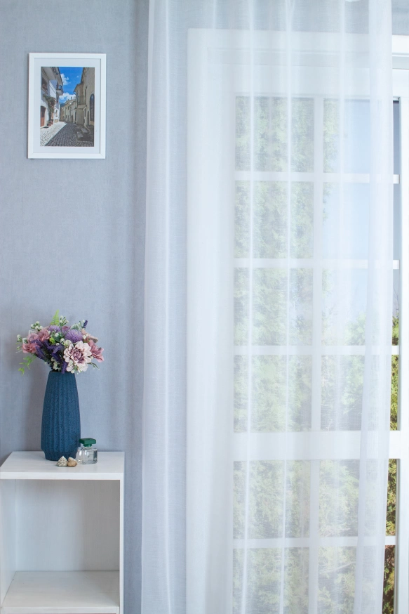 Fehér színű csillogós fényáteresztő függöny w2099/300/01