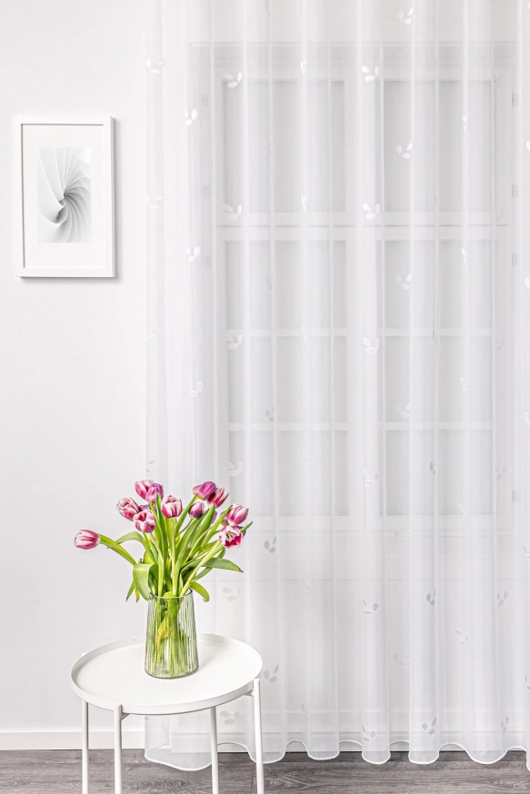 Baccara - fehér színű, pamutvászon hatású fényáteresztő batiszt függöny, levél mintával Baccara/175/01