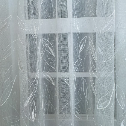 Litera - Fehér csillogó szállal hímzett bordűrös tüll függöny egyedi méretre varrva
