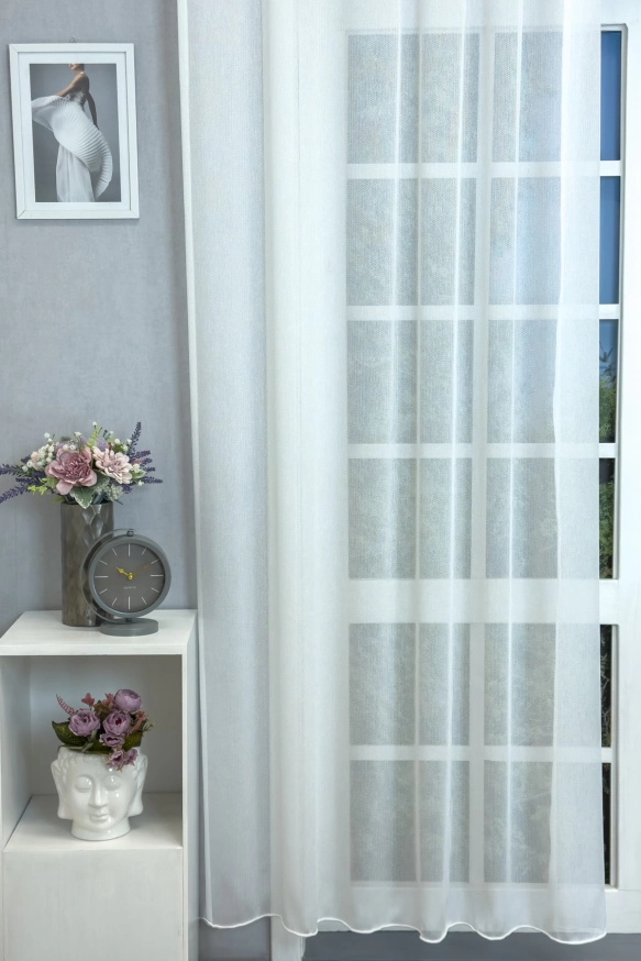 Rosemary - Fehér színű selymes fényű jacquard függöny Rosemary/300/01