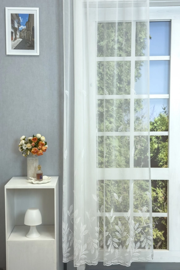 Thaila - Fehér színű hímzett levélmintás sablé függöny 1010040548
