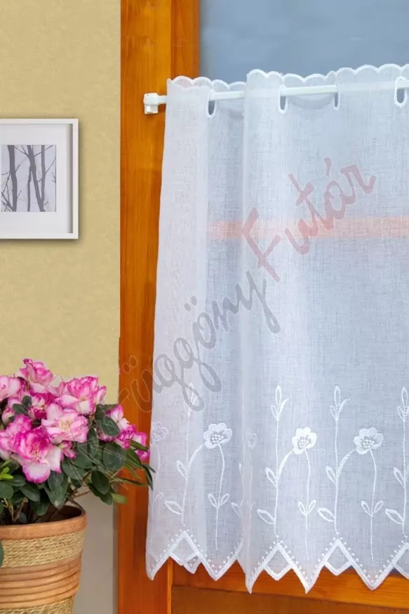 Fehér, virágmintás, kávéházi batiszt függöny 63-03/45, szálvirágos