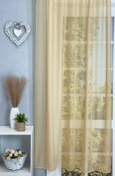 Homoksárga színű voile függöny  egyedi méretre varrva