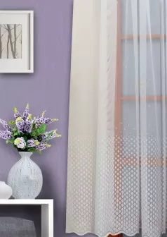 Tört fehér színű rombuszmintás jacquard függöny egyedi méretre varrva