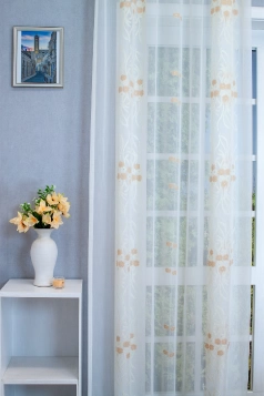 Tört fehér alapon bézs és ezüst színű barackvirág mintás voile függöny egyedi méretre varrva