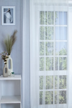 Mira - Tört fehér színű csillogó dreher organza függöny egyedi méretre varrva