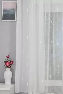 Fehér téglalapos fehér sable függöny egyedi méretre varrva