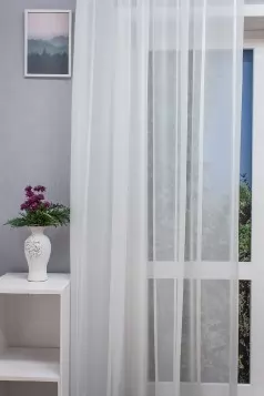 Fehér, függőleges csíkozású voile függöny egyedi méretre varrva