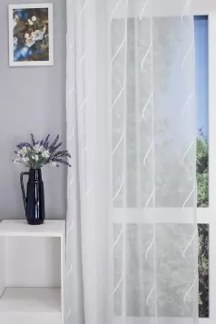 Písa - Fehér alapon fehér színű kalászos, íves hímzett voile függöny, ólomzsinóros egyedi méretre varrva