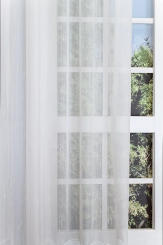 Ecrü voile függöny szálbeszövésekkel, ólomzsinóros egyedi méretre varrva