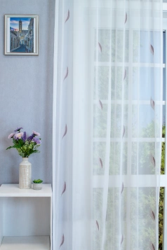 Fiona - Mályva színű elszórt levélmintás nyírt batiszt függöny egyedi méretre varrva