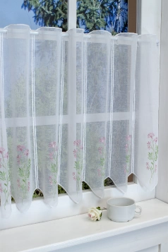 Rózsaszín virágmintás batiszt vitrázs függöny egyedi méretre varrva