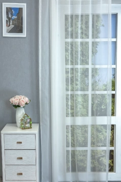 Vivien-fehér színű szórt mintás,szaténfényű lángálló sablé függöny egyedi méretre varrva