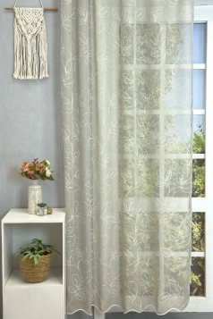Zelia - Szürkésbézs színű hímzett levél mintás sablé függöny egyedi méretre varrva