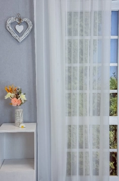 Tört fehér/ekrü színű, prémium voile függöny egyedi méretre varrva