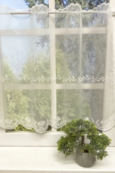 Folk-Fehér hímzett kalocsai mintás voile vitrázs függöny egyedi méretre varrva