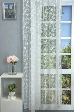 Fehér színű sűrű levélmintás jacquard függöny egyedi méretre varrva