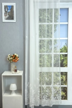 Thaila - Fehér színű hímzett levélmintás sablé függöny egyedi méretre varrva