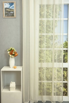 Ekrü színű, vasalás könnyített, puha szálú fényes félorganza függöny  egyedi méretre varrva