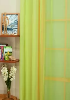 Kiwi színű voile függöny egyedi méretre varrva