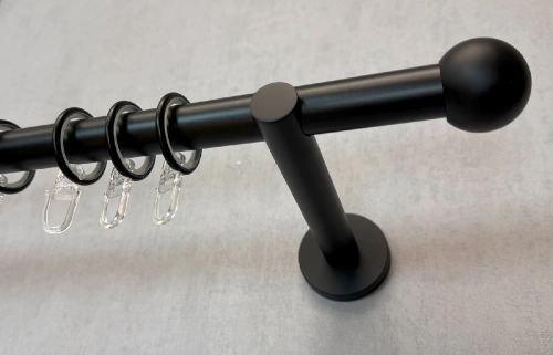 Beta – matt fekete, egysoros fém függönykarnis-garnitúra, 160 cm, átm. 19 mm